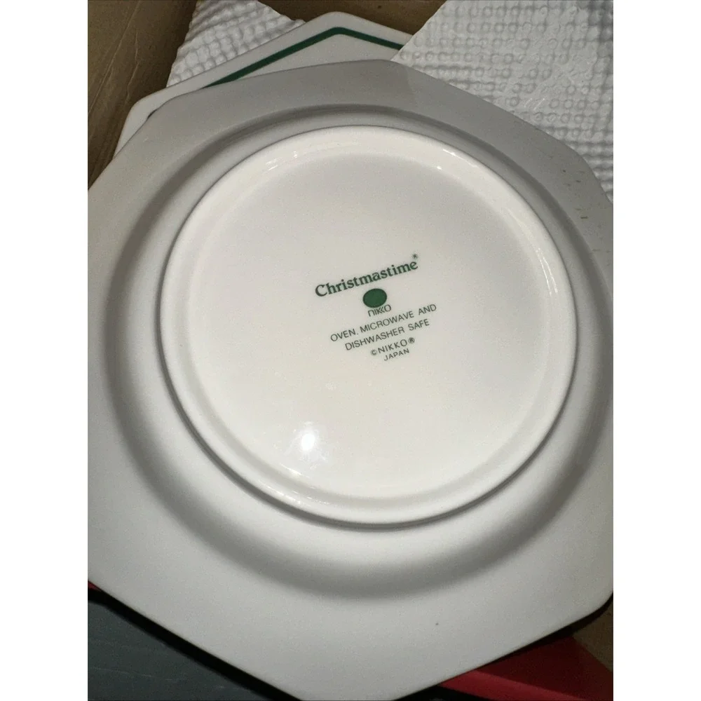 Nikko Christmastime Octagon Porcelain Salad/Dessert Plate Set of 4 Japan